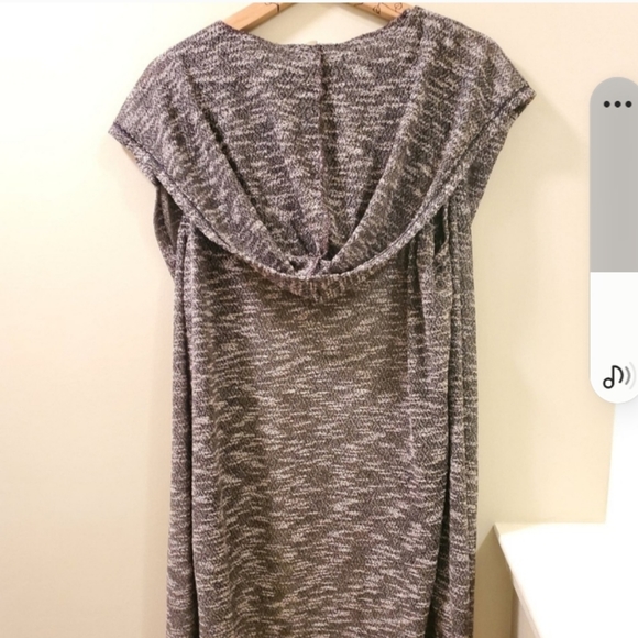 Justice Hooded Sweater vest with pockets - Picture 2 of 3